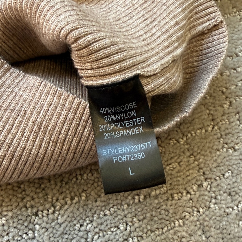 Tuckernuck Fitted Ribbed Sweater - Large - Picture 6 of 7